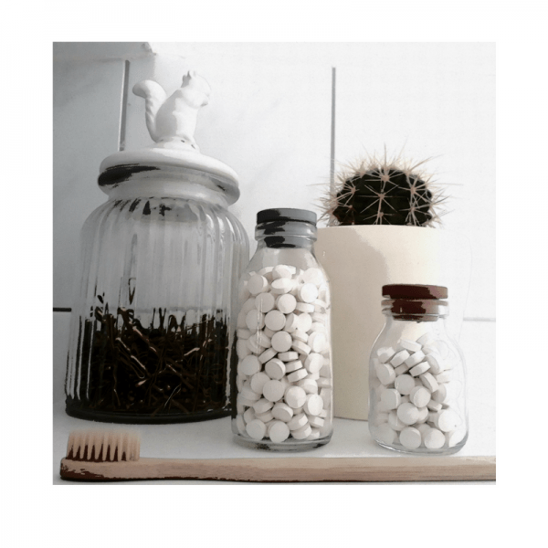 Zähneputzen-zero-waste-Zahnputztablette-Zahnbürste